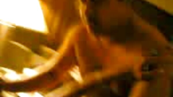 அழகான ஆசிய கனா மீது வளைந்த MILF ஆதிக்கம் செலுத்துகிறது, அதனால் அவள் அவனது பந்துகளை உதைத்தாள்